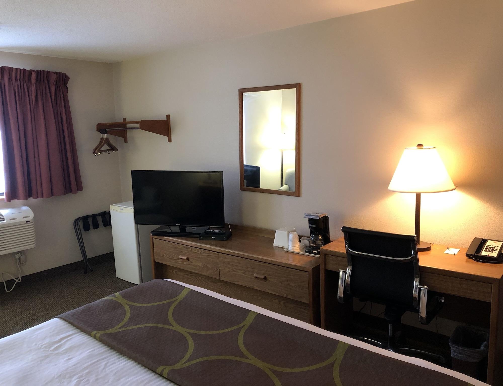 Hotel Super 8 By Wyndham Salmon Arm Extérieur photo