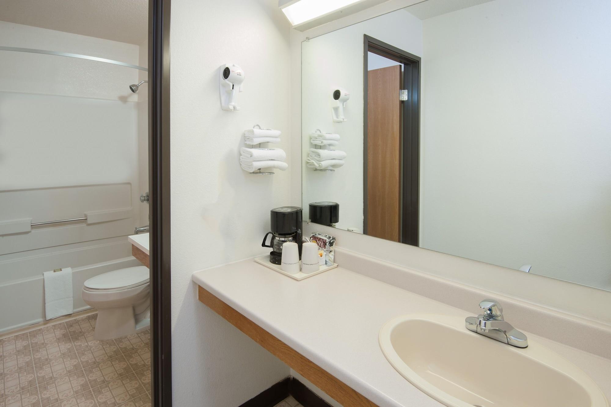 Hotel Super 8 By Wyndham Salmon Arm Extérieur photo