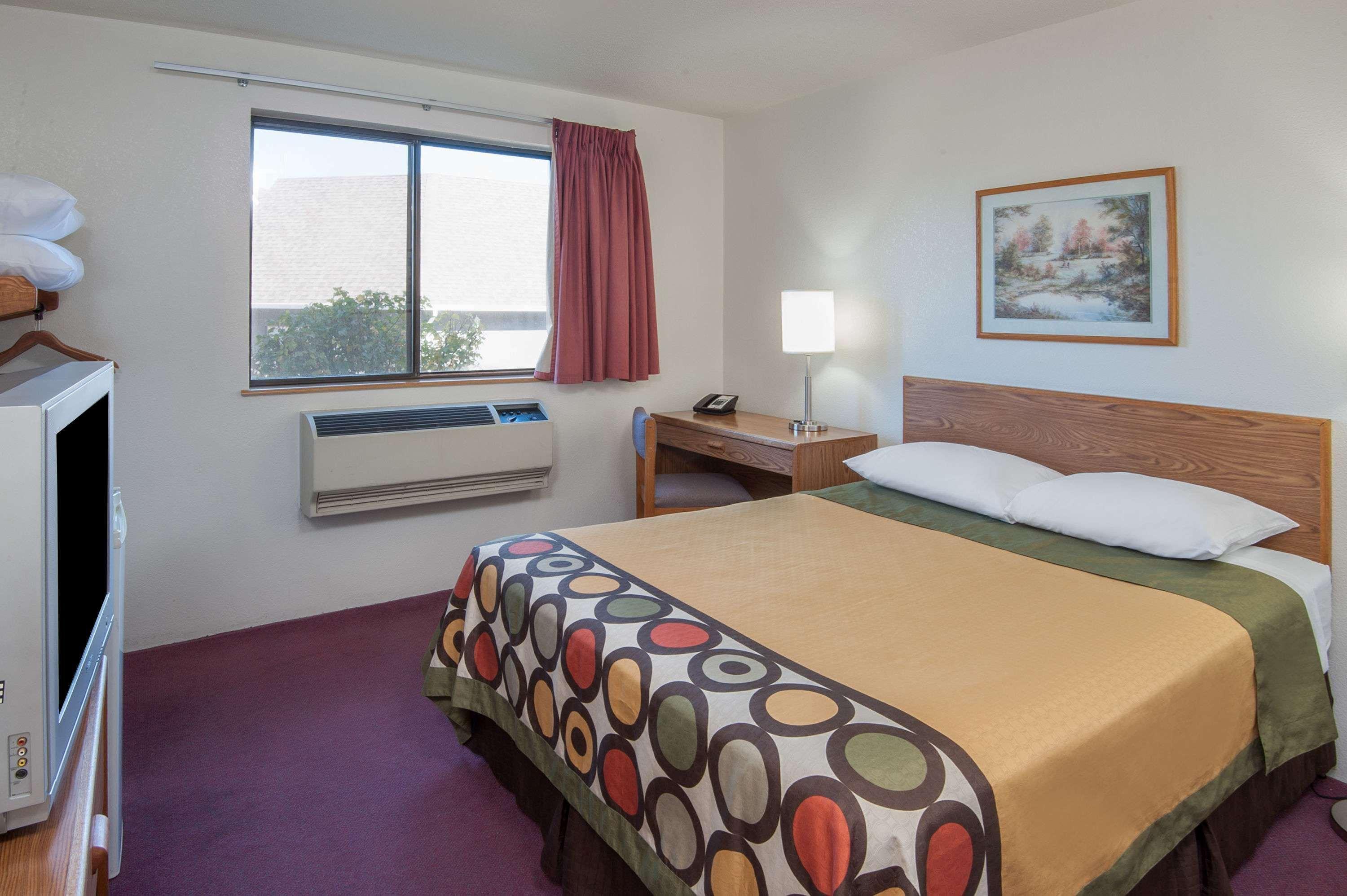 Hotel Super 8 By Wyndham Salmon Arm Extérieur photo