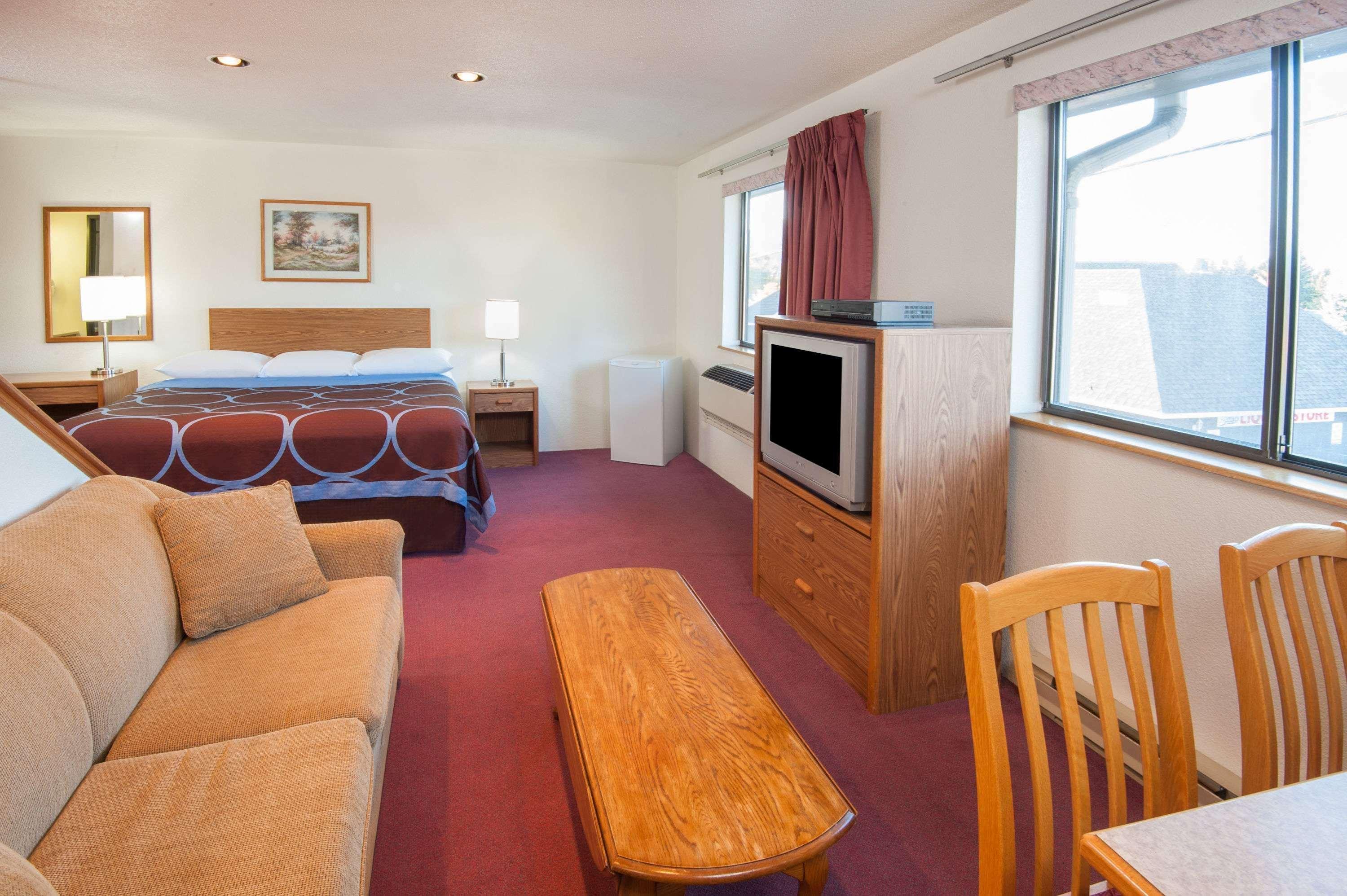 Hotel Super 8 By Wyndham Salmon Arm Extérieur photo