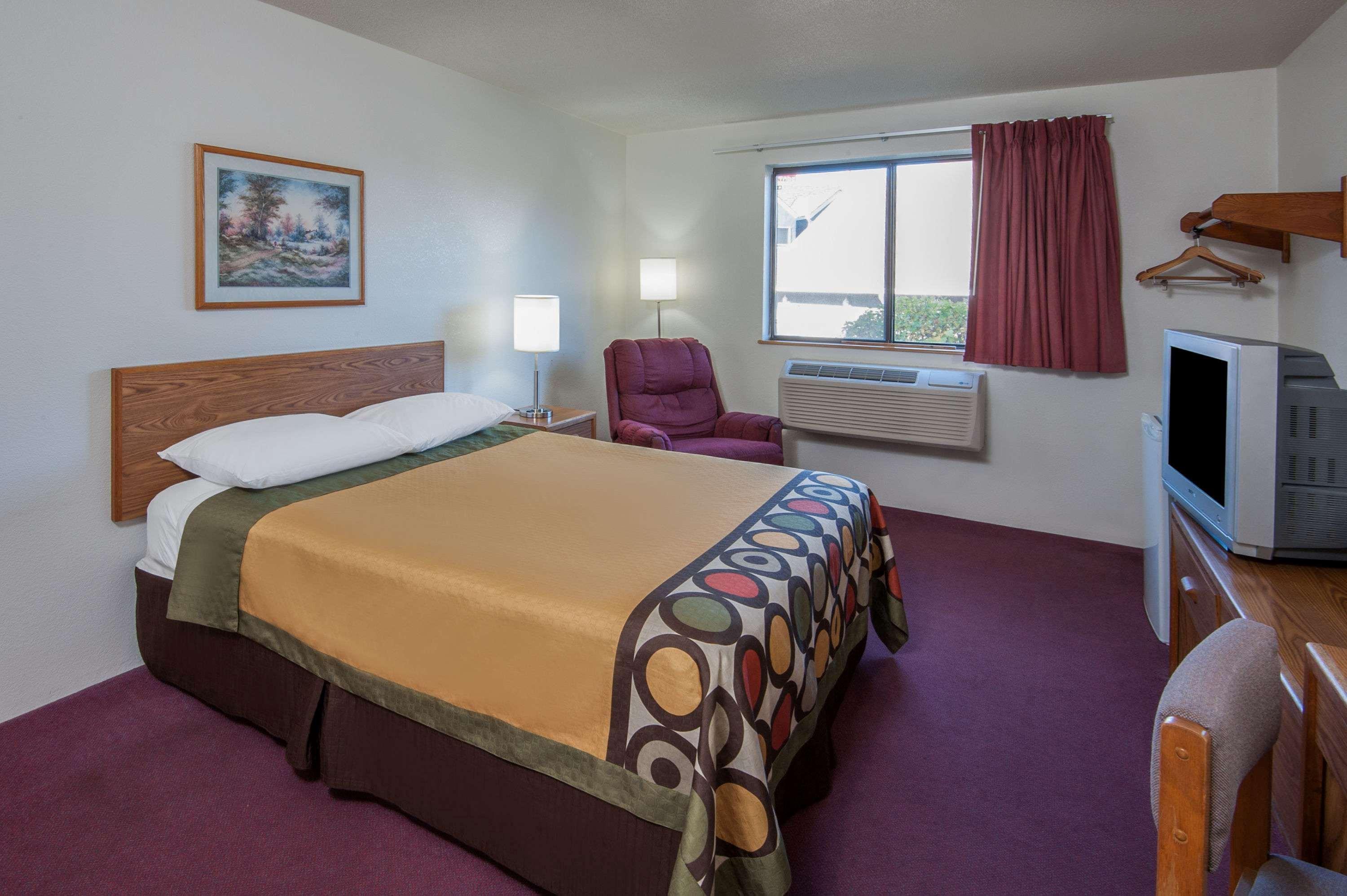 Hotel Super 8 By Wyndham Salmon Arm Extérieur photo