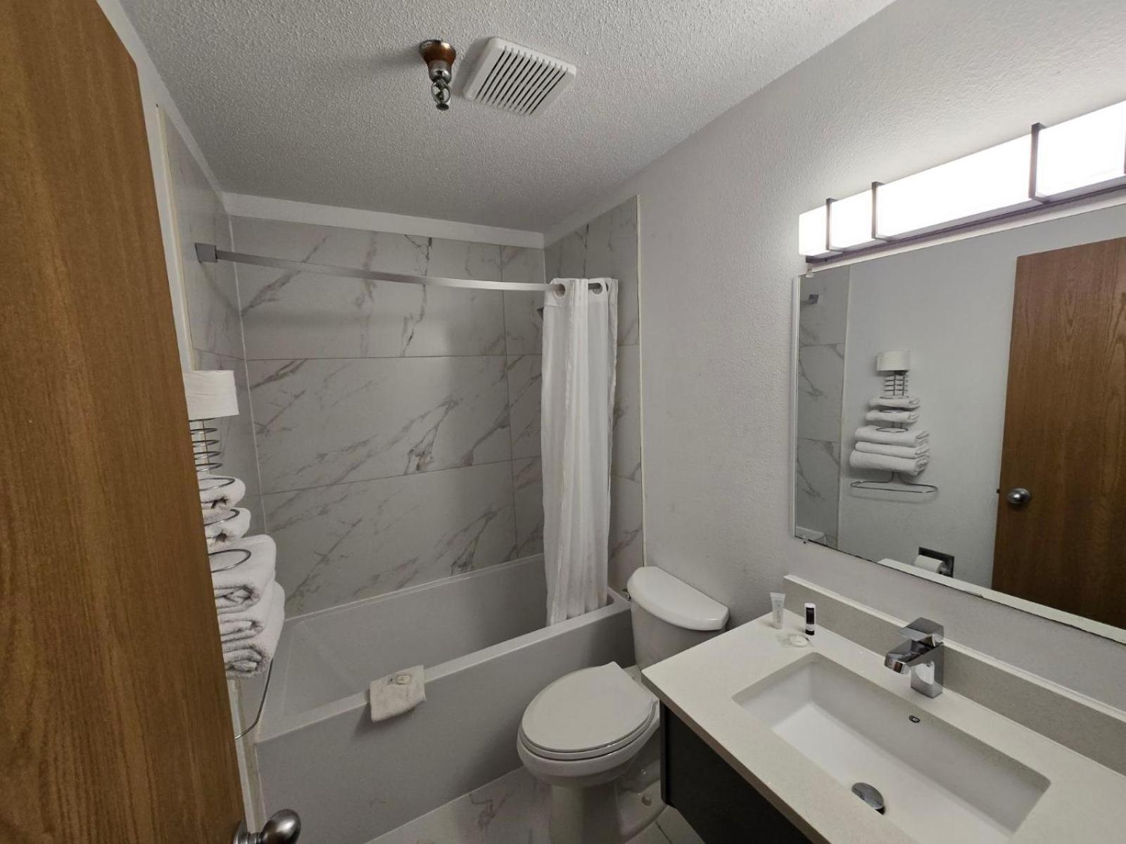 Hotel Super 8 By Wyndham Salmon Arm Extérieur photo