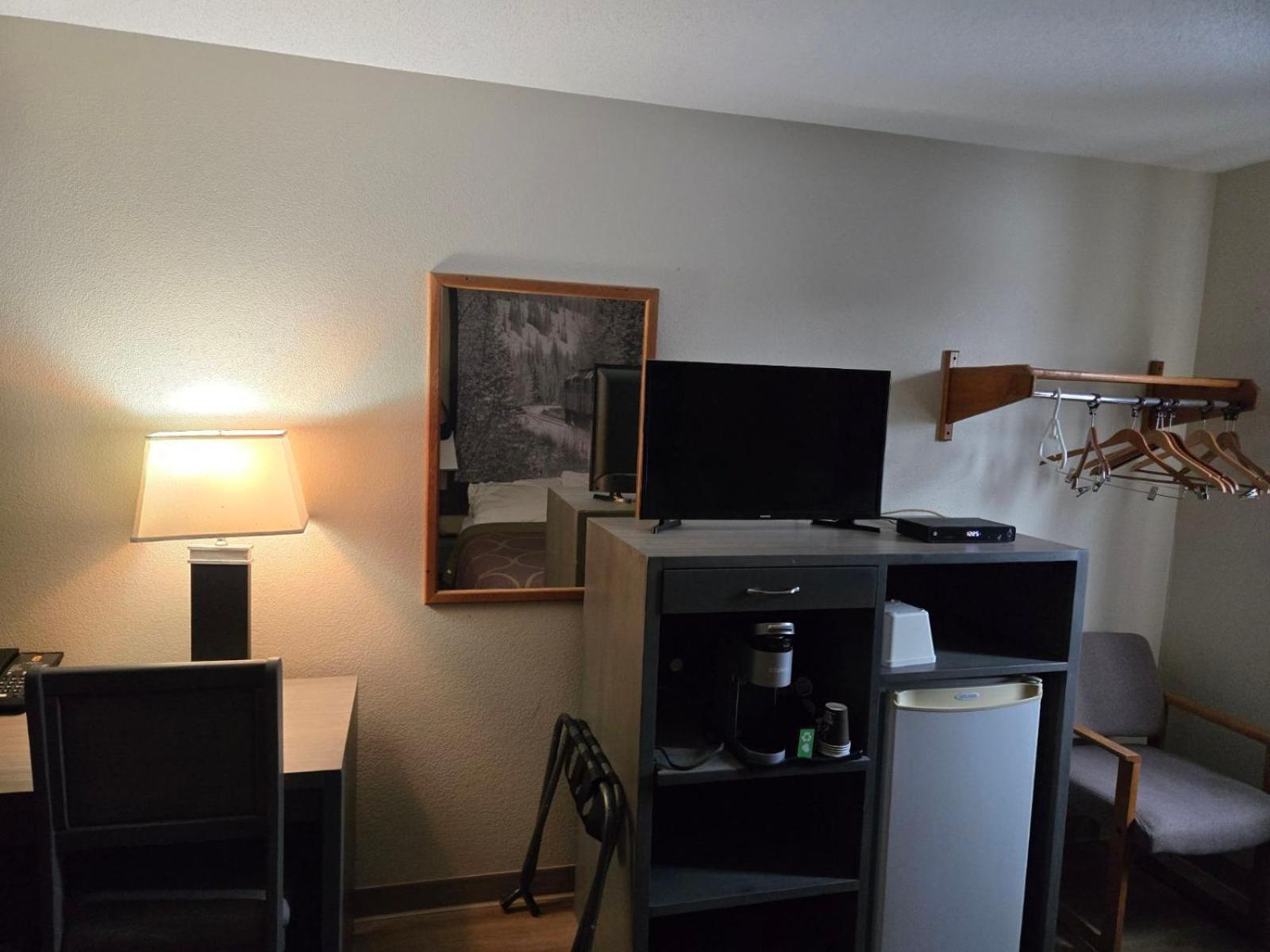 Hotel Super 8 By Wyndham Salmon Arm Extérieur photo