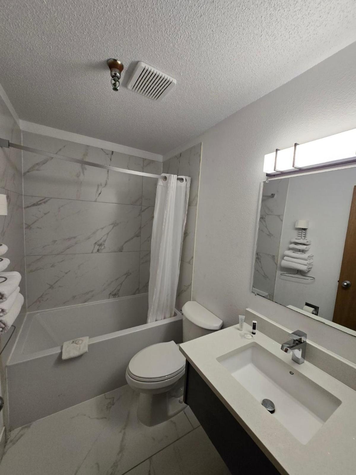 Hotel Super 8 By Wyndham Salmon Arm Extérieur photo